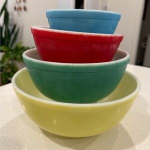 Vintage Pyrex mixing bowl set nested set of four multicolor - Pyrex bowls
